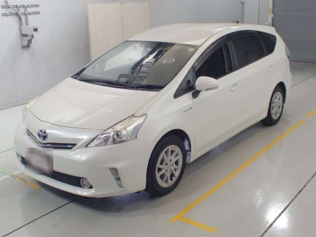 33298 TOYOTA PRIUS ALPHA ZVW40W 2014 г. (CAA Chubu)